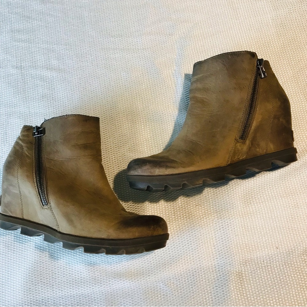Sorel Women's Tan Wedge Ankle Boots